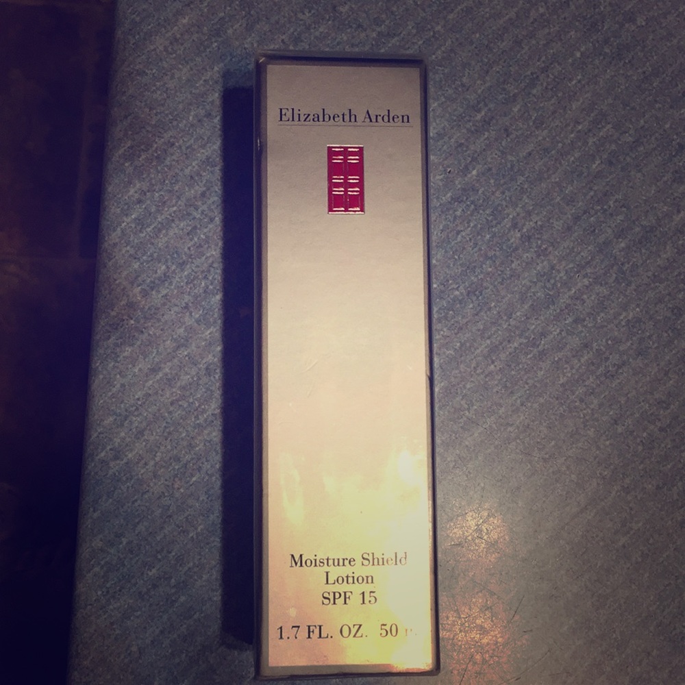ELIZABETH ARDEN MOISTURE SHIELD SPF 15